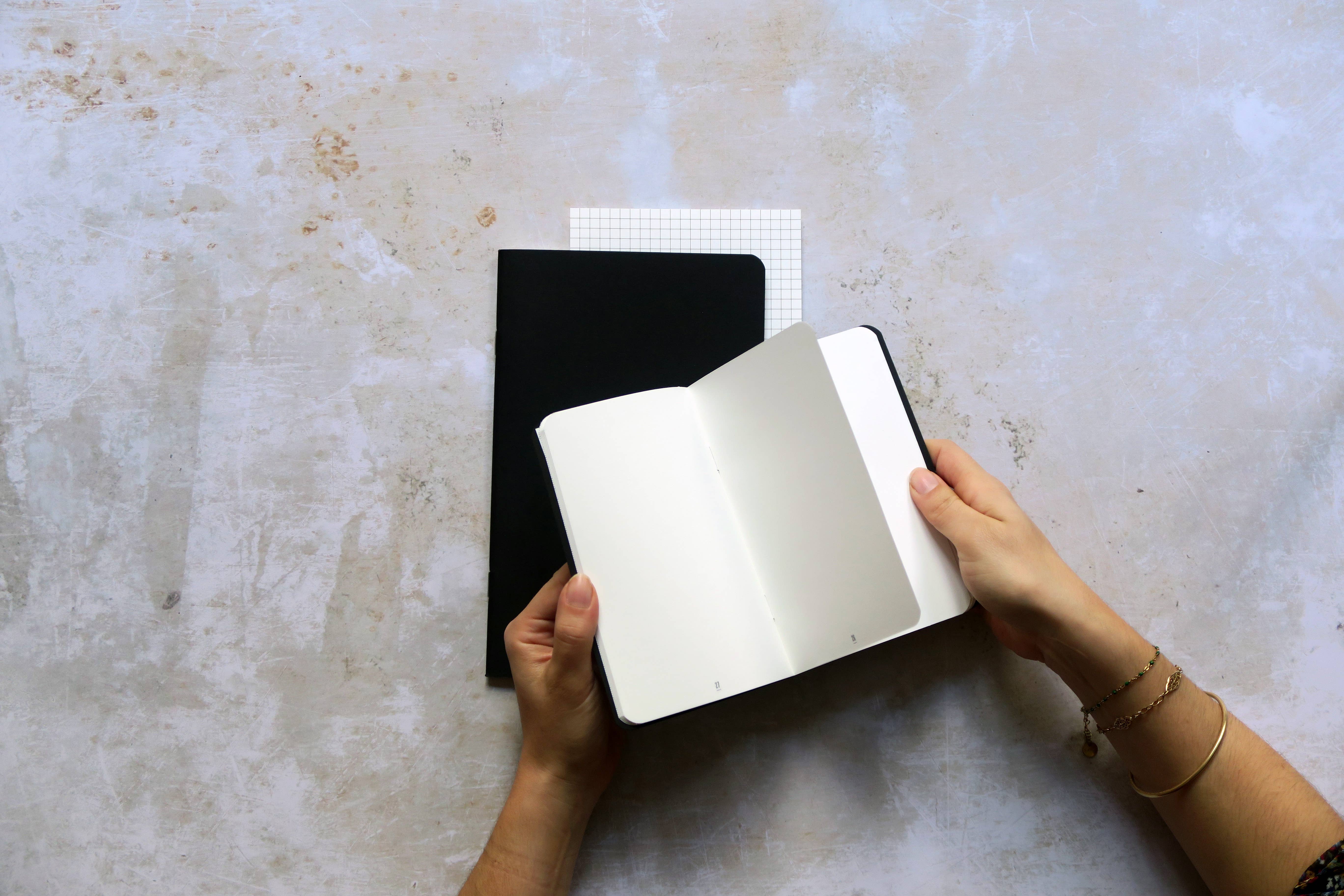 Le Papier Fait De La Résistance – Engroshandel Notesbog – Mini notesbog A6 med guldhjerte - sort3