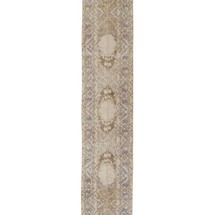 Corredor Oushak Turco Silenciado 1'11" X 11'2" para venta al por mayor de Vintage Pillows Store