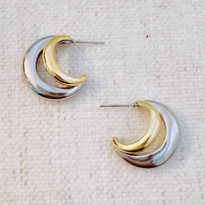 Two Toned Paired Hoop Earrings and other Purchase Wholesale lampes lecture. Free Returns & Net 60 Terms on Faire trending on Faire.