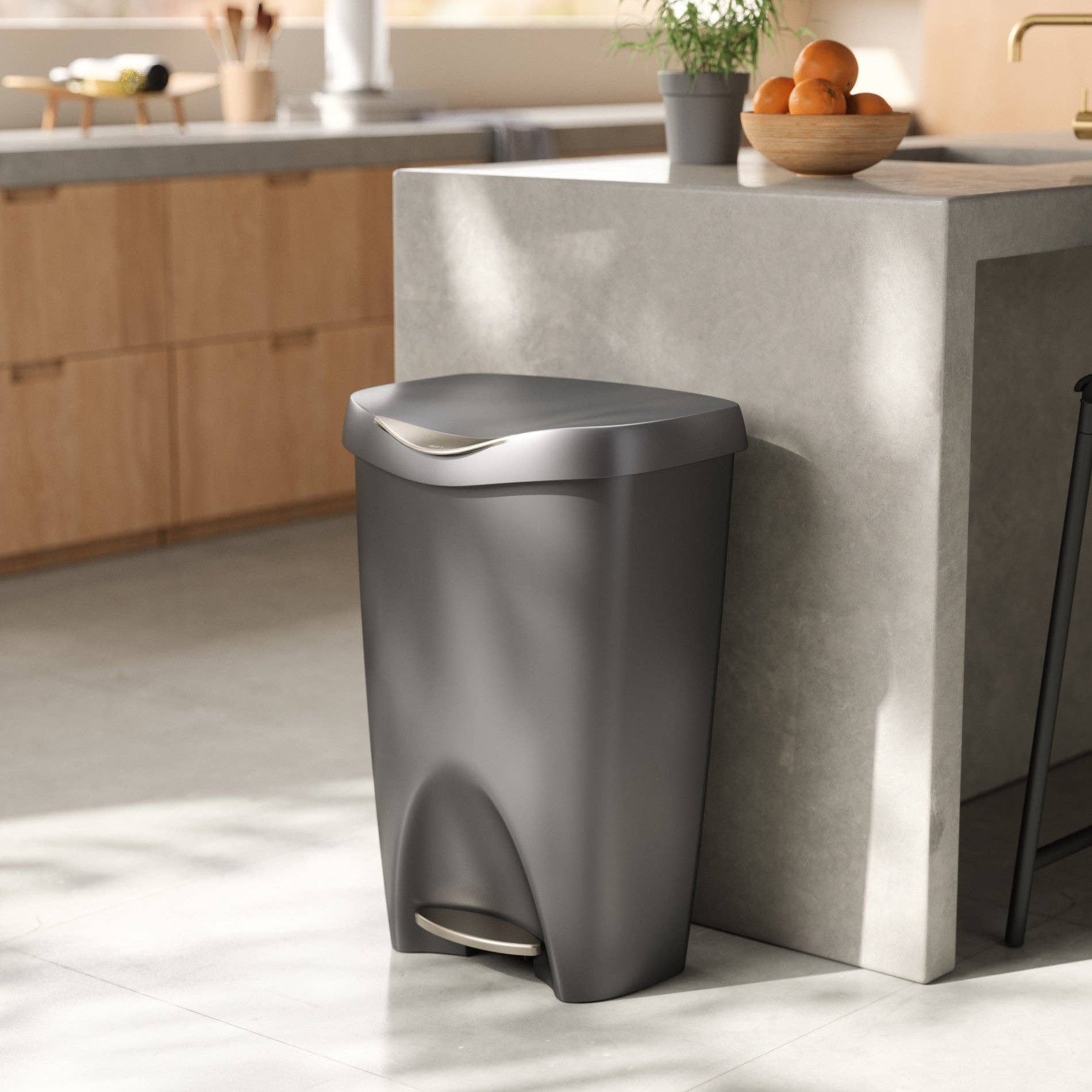 Umbra - Wholesale Trashcan/Trash Bin - Brim Step On Trash Can19
