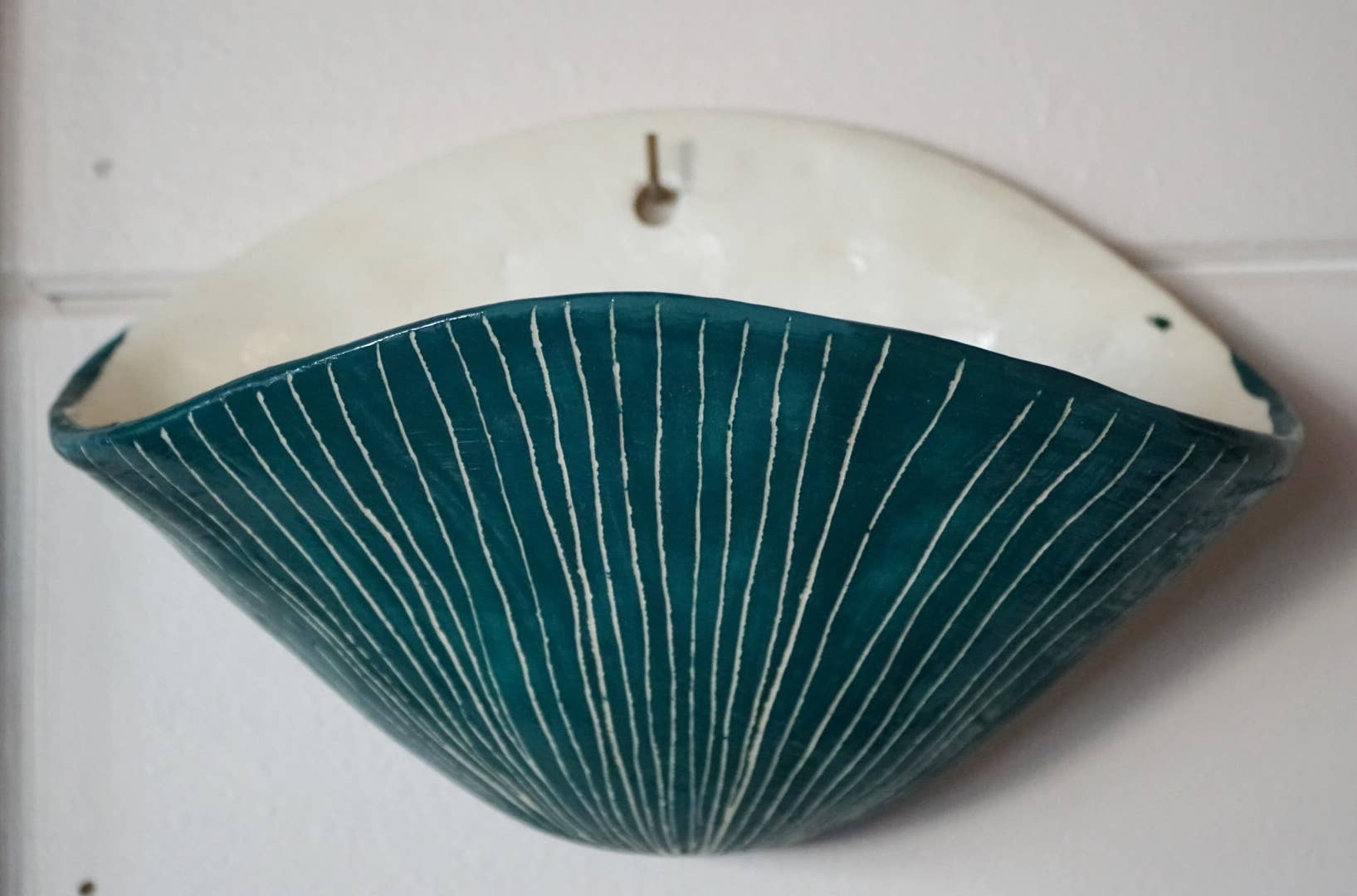 Half Light Honey - Wholesale Wall Planter - Vertical Line Wall Planter in Glazed Teal & White1