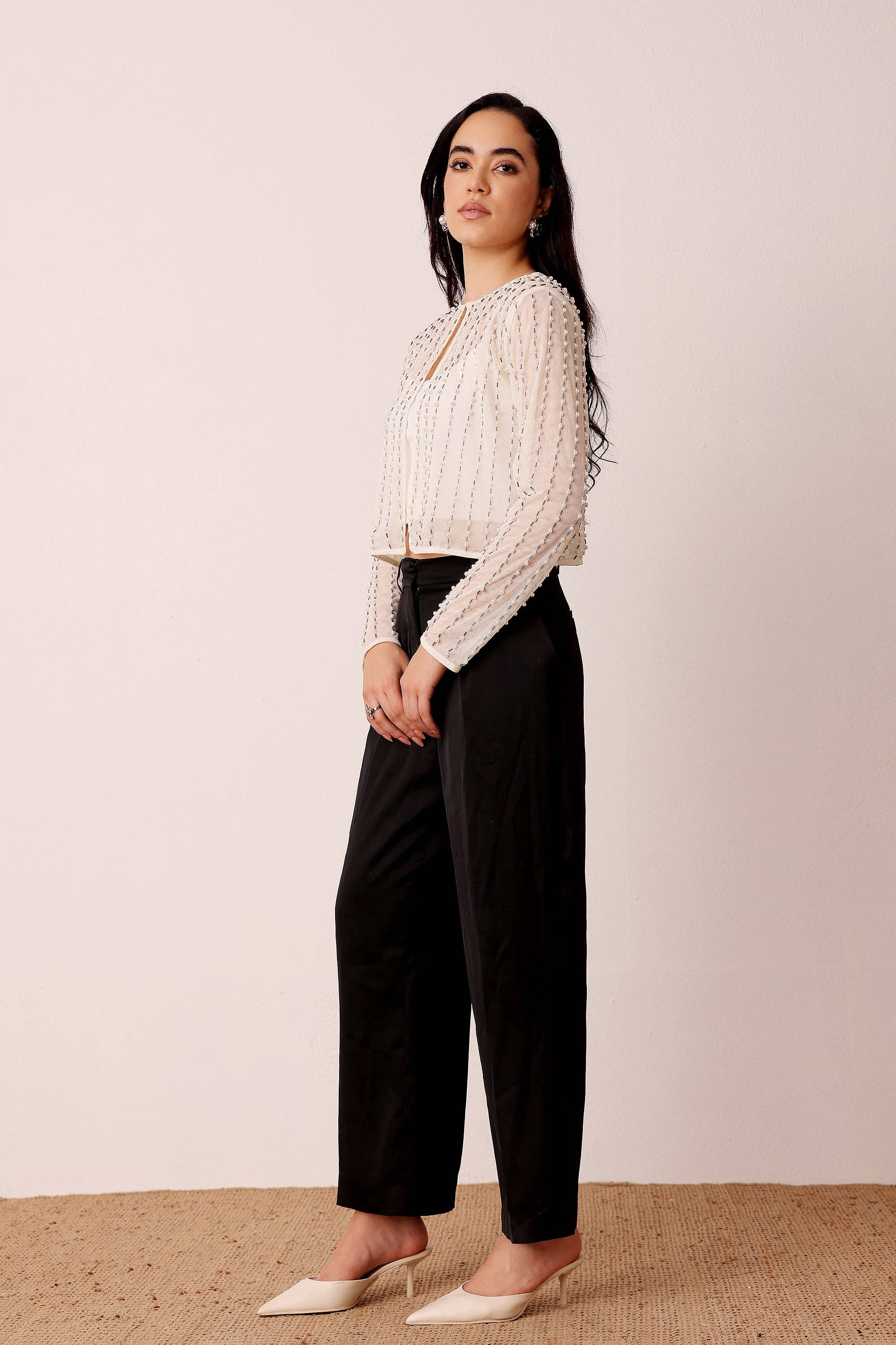 Ivoire Veste courte transparente ornée de perles en ivoire en vente sur Faire3