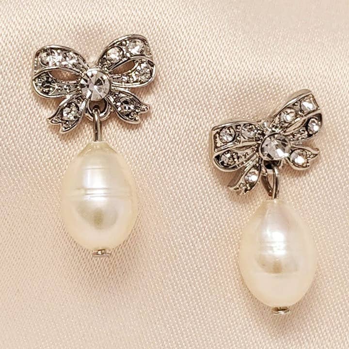 Freshwater pearl bow earrings : Vintage bow earrings for wholesale by Lovett & Co
