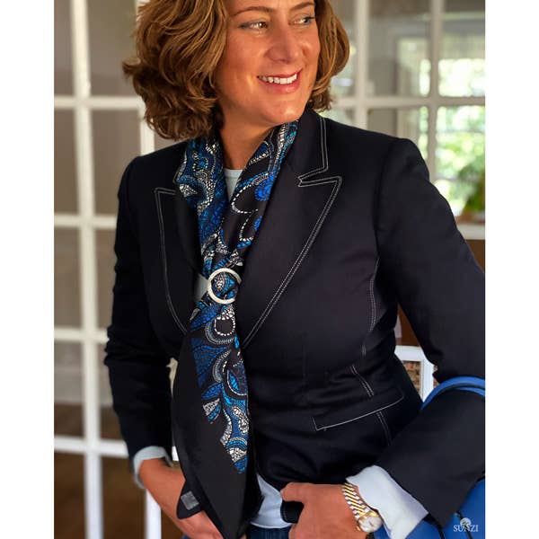 Foulard carré en sergé de soie Petran pour la vente par Sunzi