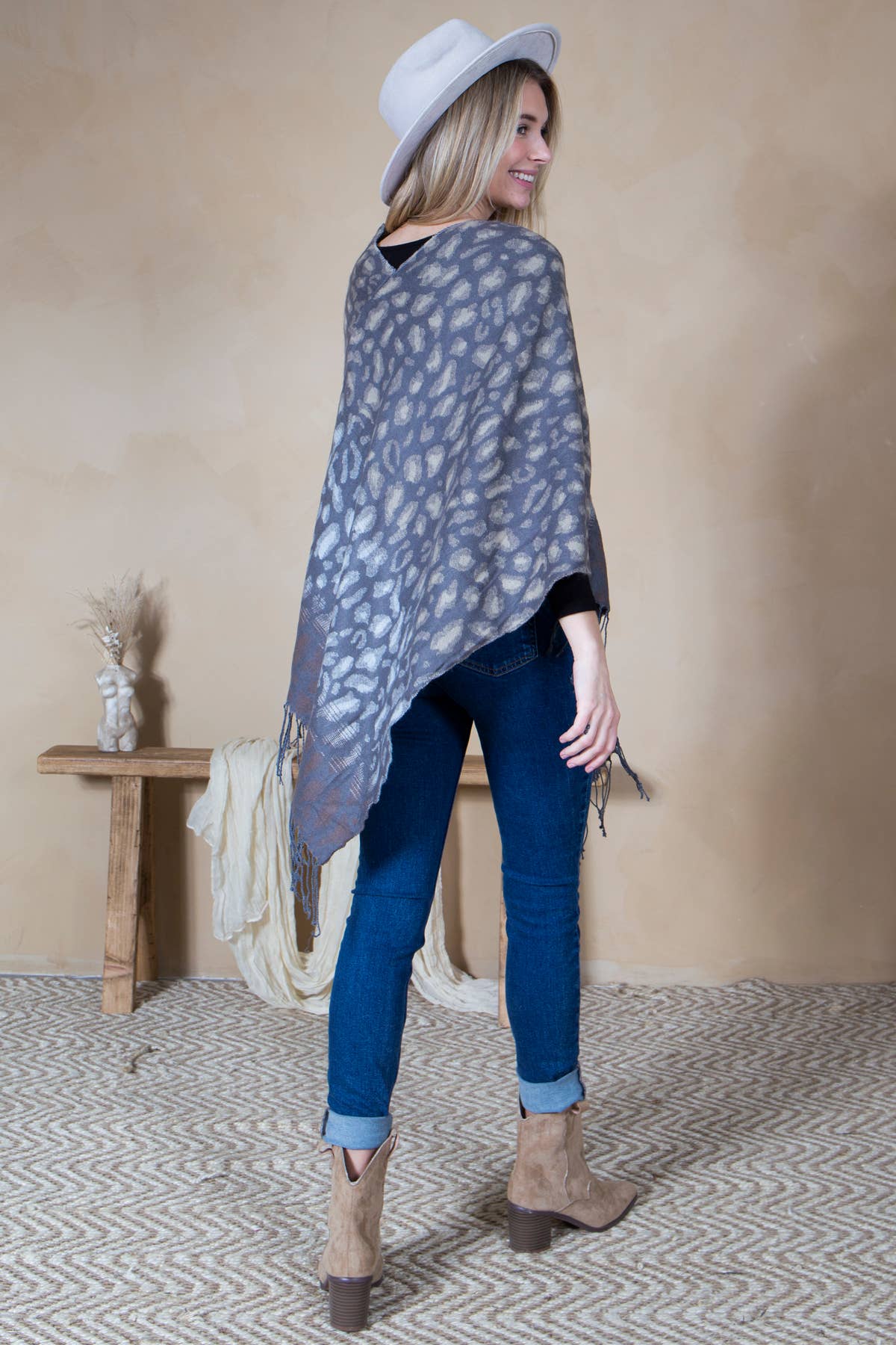 Loven x Mini Momo - Wholesale Mommy & Me Sets - Mommy and Me Matching Cape Blanket Poncho - Leopard9