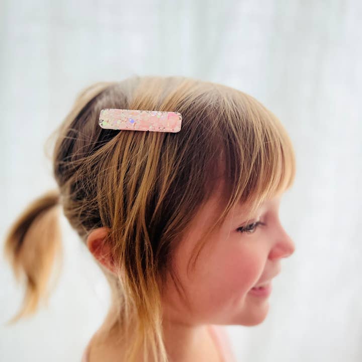 Pinzas para el cabello iridiscentes en forma de corazón (rosa pastel/blanco) para venta al por mayor de Forever Company