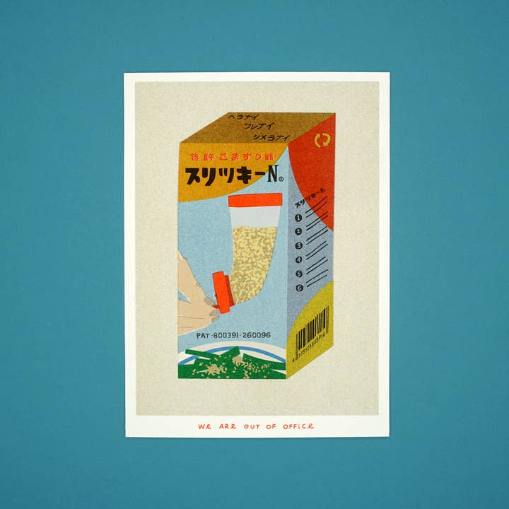 Une impression risographique d'une boîte de moulin à sésame pour la vente par We are out of office