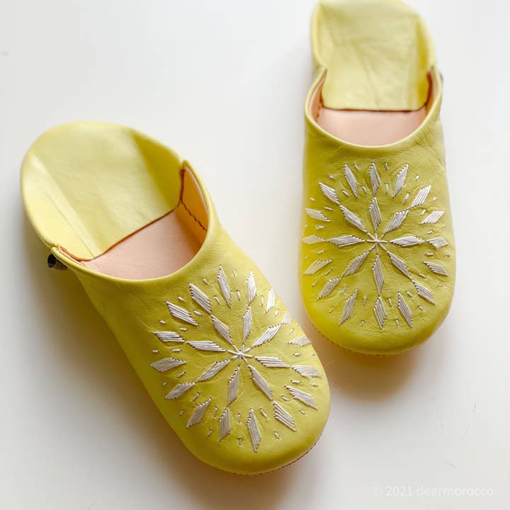 Babouche Marocaine en cuir//Broderie Citronnelle pour la vente par dear Morocco