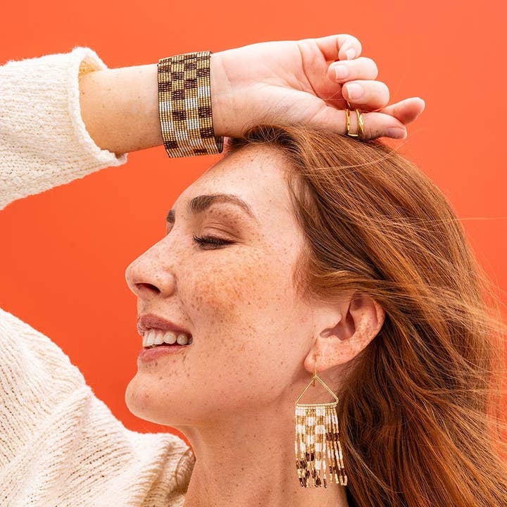 INK + ALLOY - Vente Bracelet manchette - Bracelet Manchette Élastique à Perles à Carreaux Brooklyn Ombré Métallique Mixte en Gros1