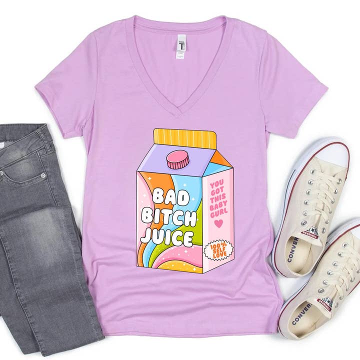 Lasting Impressions CT - Vendita all'ingrosso Maglietta serigrafata - Donna - Maglietta aderente a V "Bad Bitch Juice" - Lilla