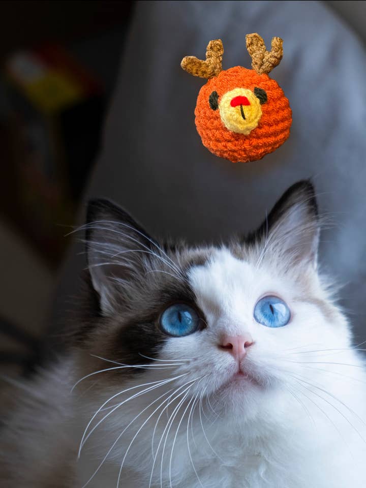 Vinter rensdyr duo | en vægtet, en let kattelegetøj for engroshandel hos Feline Grove