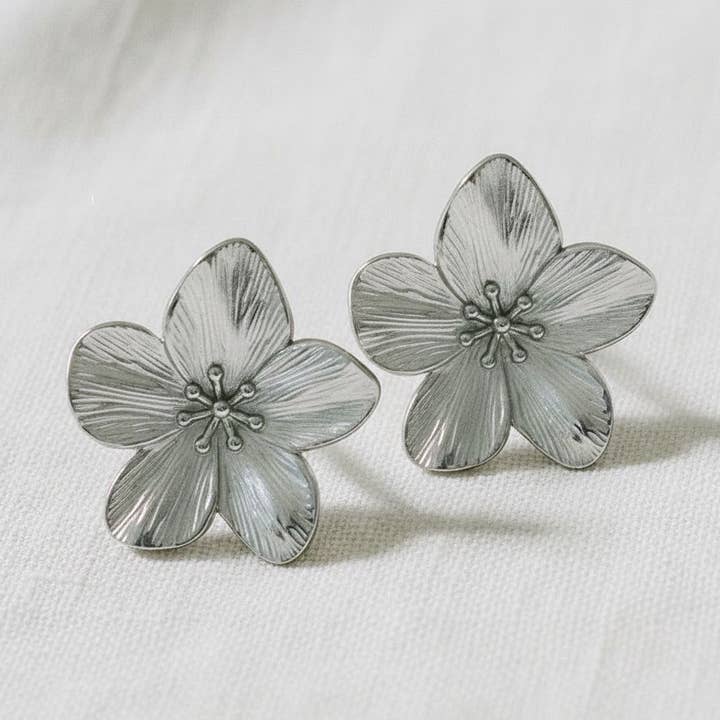 Øreringe med blomsterdesign og elegant touch for engroshandel hos paperln