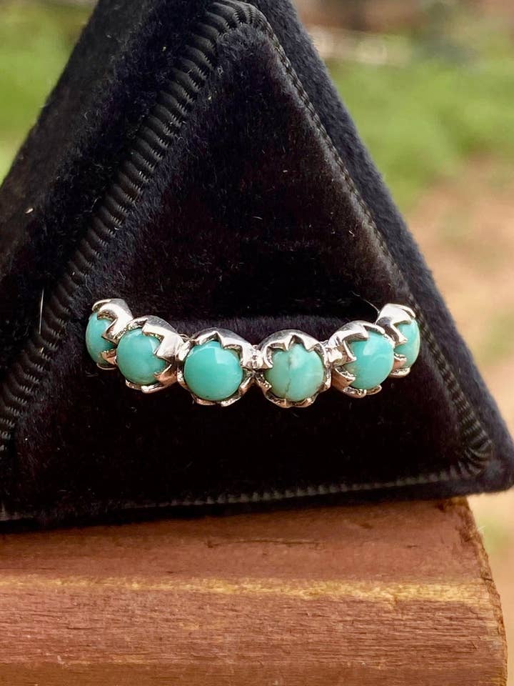 Bracelet empilable Kingman à 6 pierres naturelles de 4 mm en argent sterling pour la vente par Nizhonitradersllc