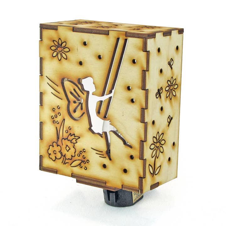 Lumière de nuit en bois complexe pour la vente par Made and Assembled