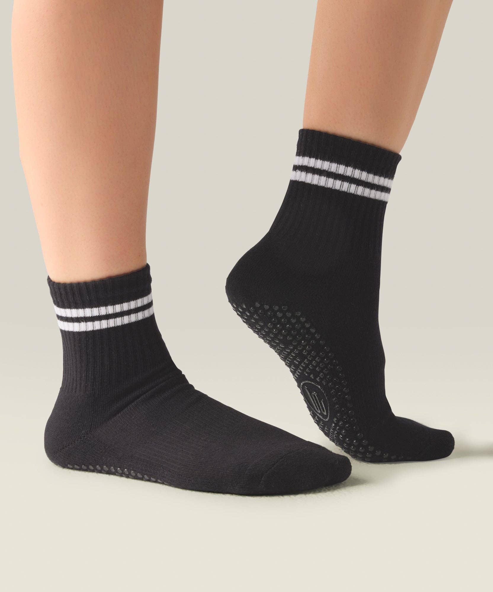 MoveActive - Vente Chaussettes – unisexe - Chaussettes à grip antidérapant montantes MoveActive - Rayures sportives noires2