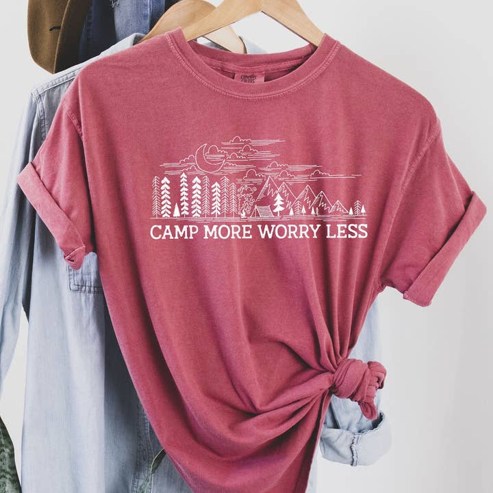 Camiseta Camp More Worry Less por atacado de Refinery Number One LLC