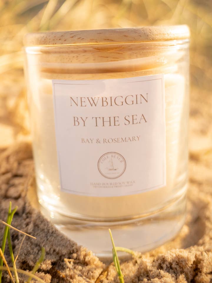 Newbiggin by the Sea - Baie & Romarin - Bougie de Luxe Coulée à la Main pour la vente par Cole Beach - Northumberland