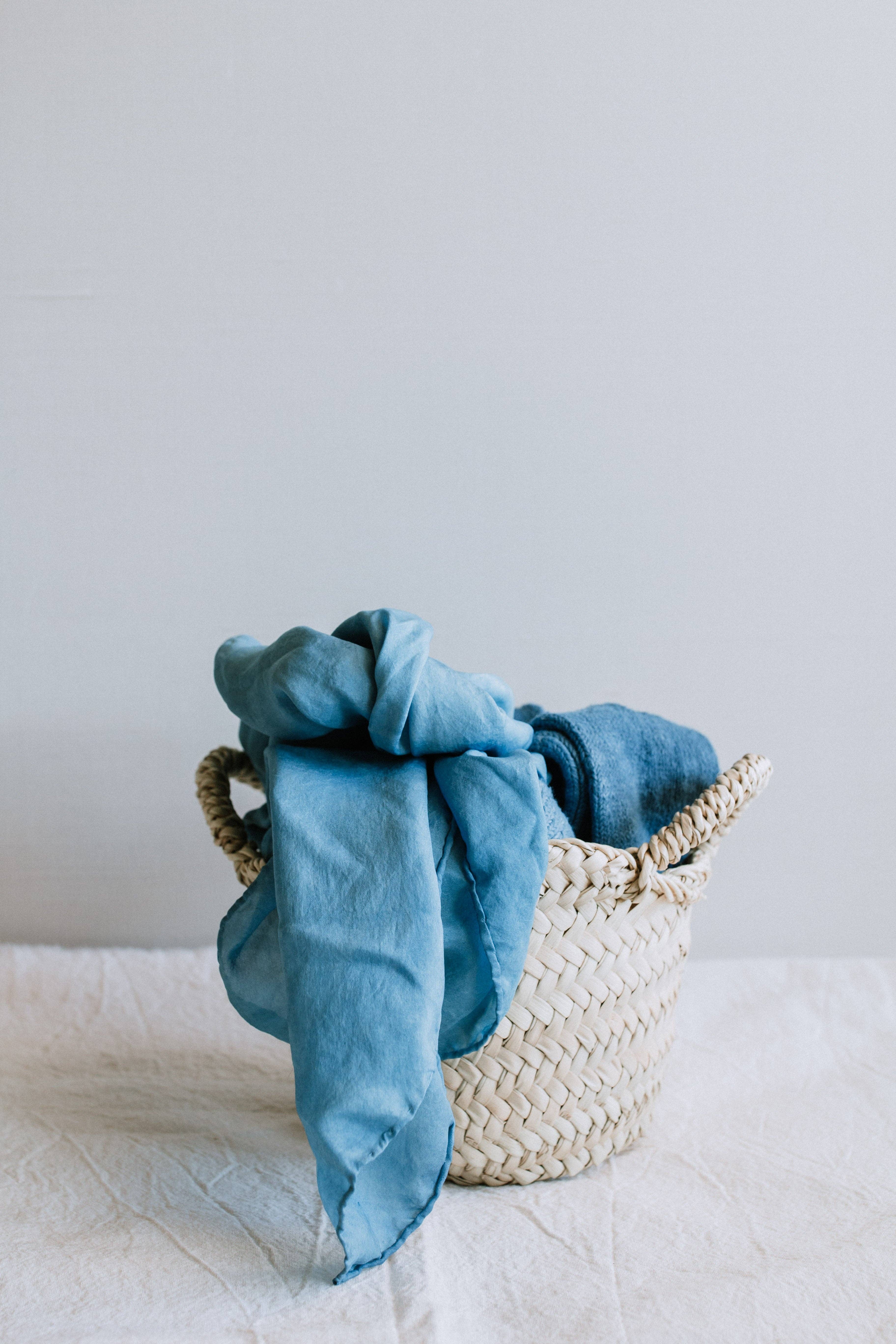 Eloise et moi - Vente Écharpe – femme - Foulards en soie 100 % teints à la main en tons neutres et naturels7