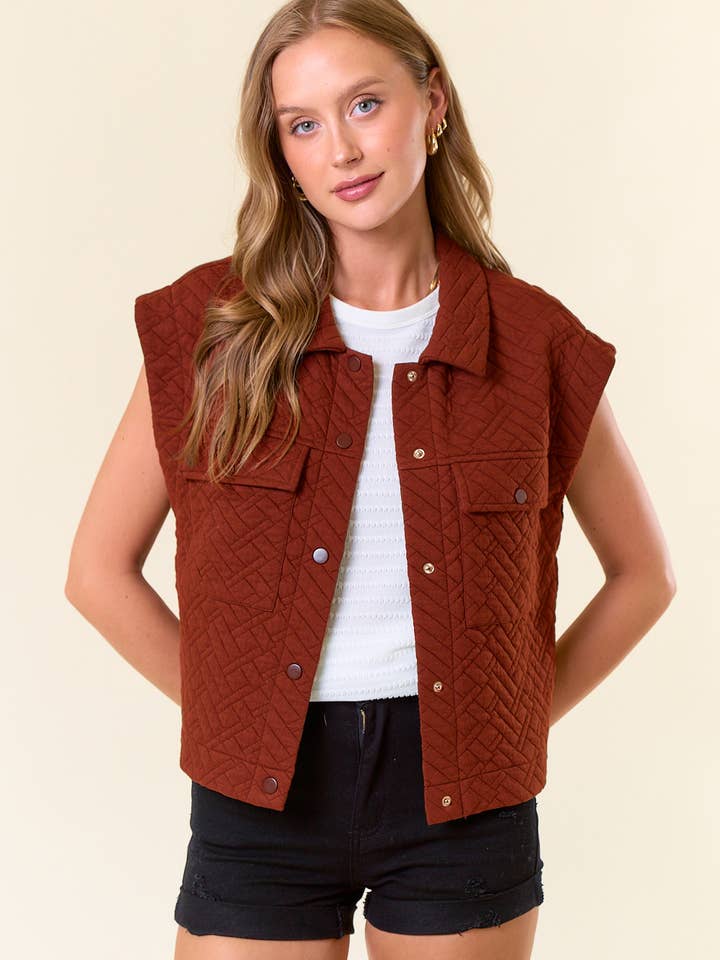 Gilet tascabile trapuntato con patta e colletto a punta - 10626J per la vendita all'ingrosso da parte di Doe and Rae