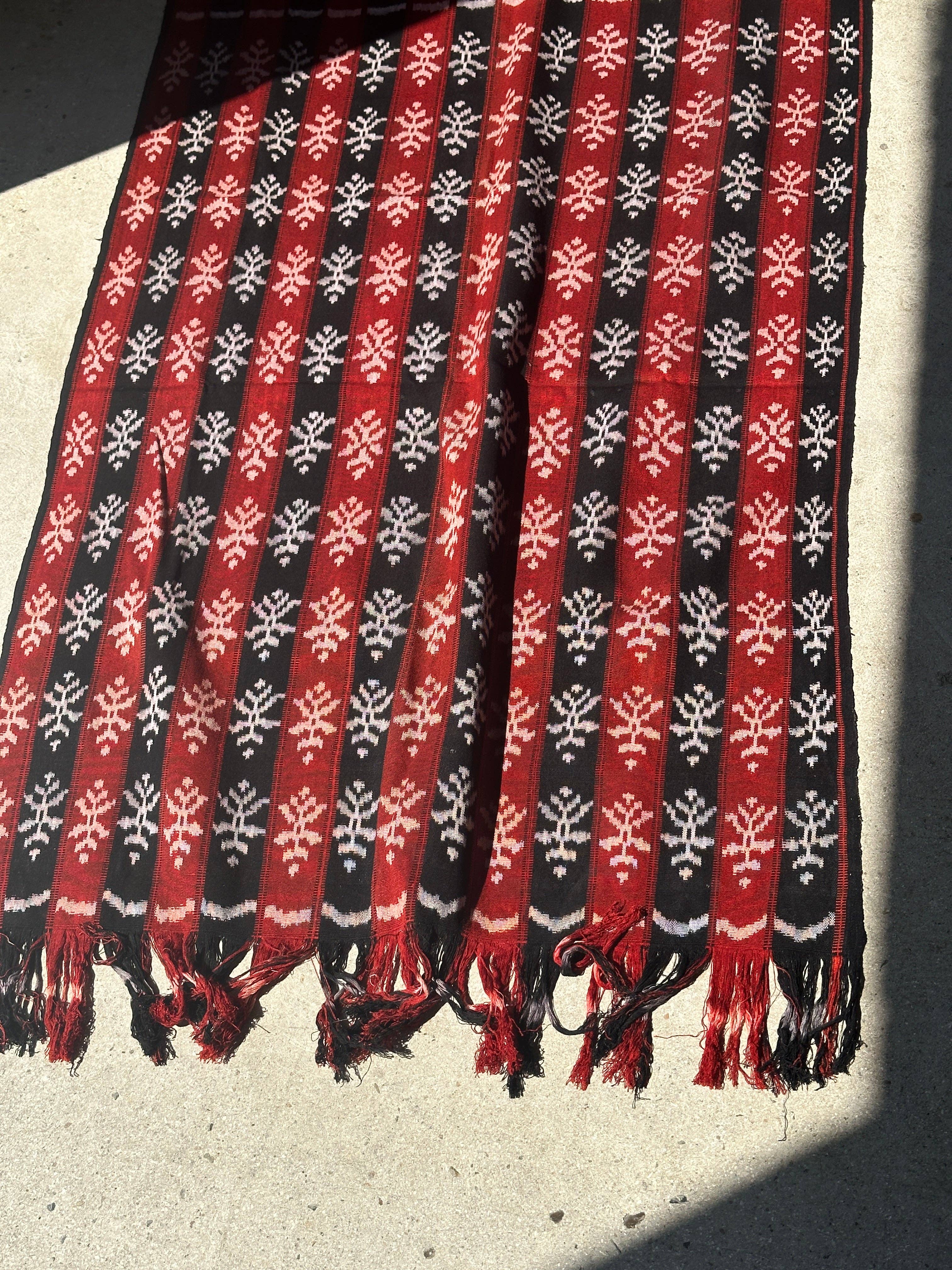 Office Objets - Wholesale Coverlet - Ikat, traditional Indonesian fabric from the island of Savu (Timor) red and black 2m25x7520