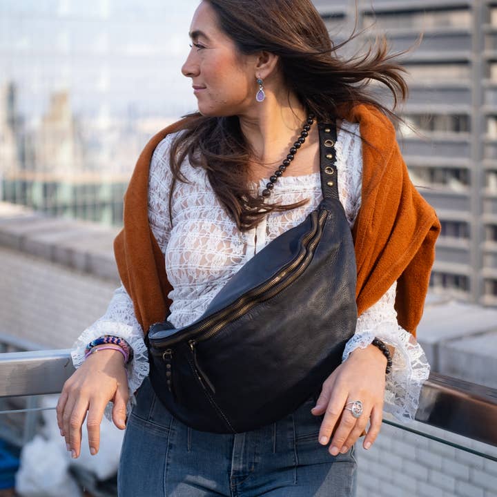 Bolsa Nova Handbags - Wholesale Crossbody Bag - Women's - Bella Large Leather Sling Bag40