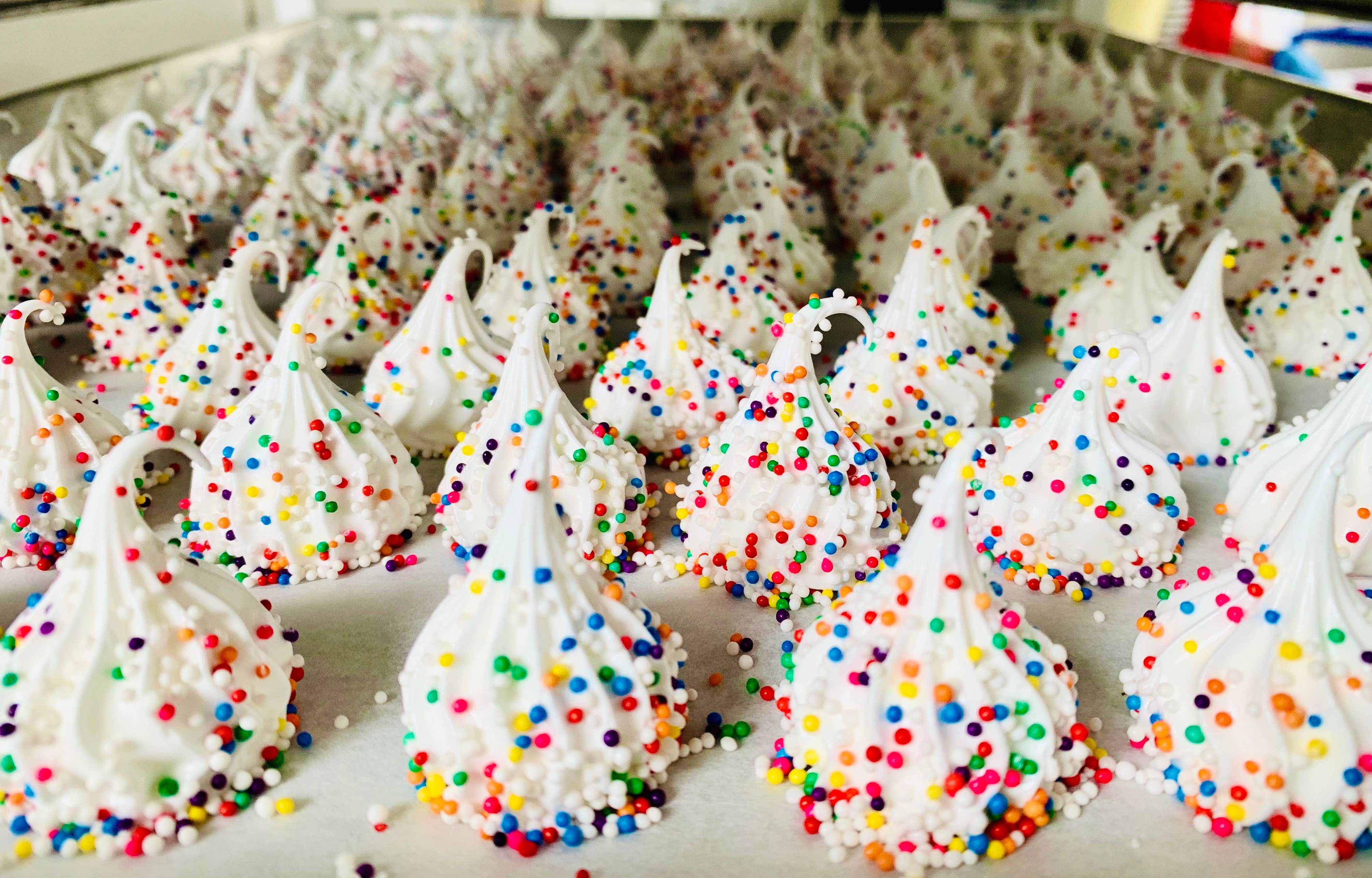 Délice Glacé - Wholesale Cookie - Confetti Crunch French Meringue Cookies1