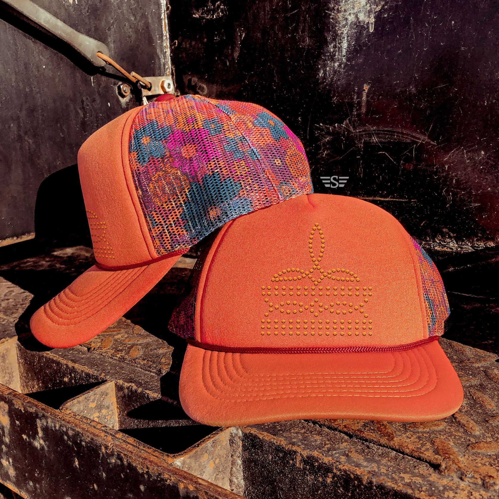 Flying S Company - Venta al por mayor Gorra trucker - Mujer - Gorra Trucker de Malla Estampada con Costura de Bota de Pedrería25