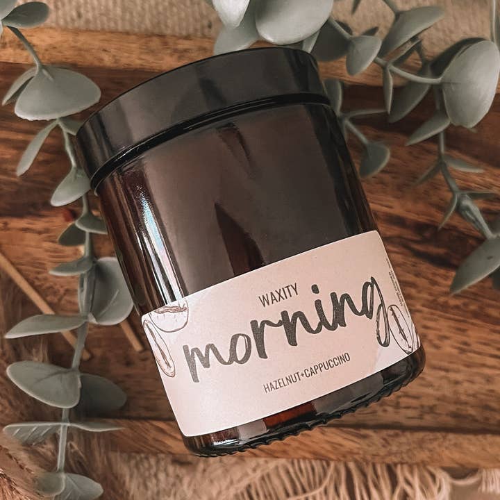 Morning - Bougie cappuccino aux noisettes | Bougie de soja en verre ambré | Mèche en bois | Bougies coulées à la main | Cire de pour la vente par Waxity Home Fragrances