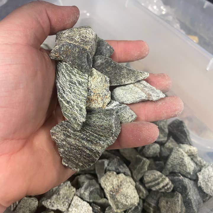 Moon Mountain Gems – wholesale Andlig sten/kristall – 1 lb Serpentine Rough - Andlig sten1