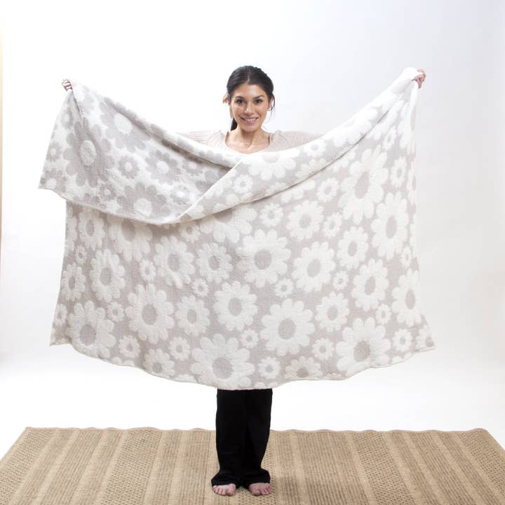 Carstens, Inc. - Wholesale Throw Blanket - Daisy Grey Stretchy Throw1
