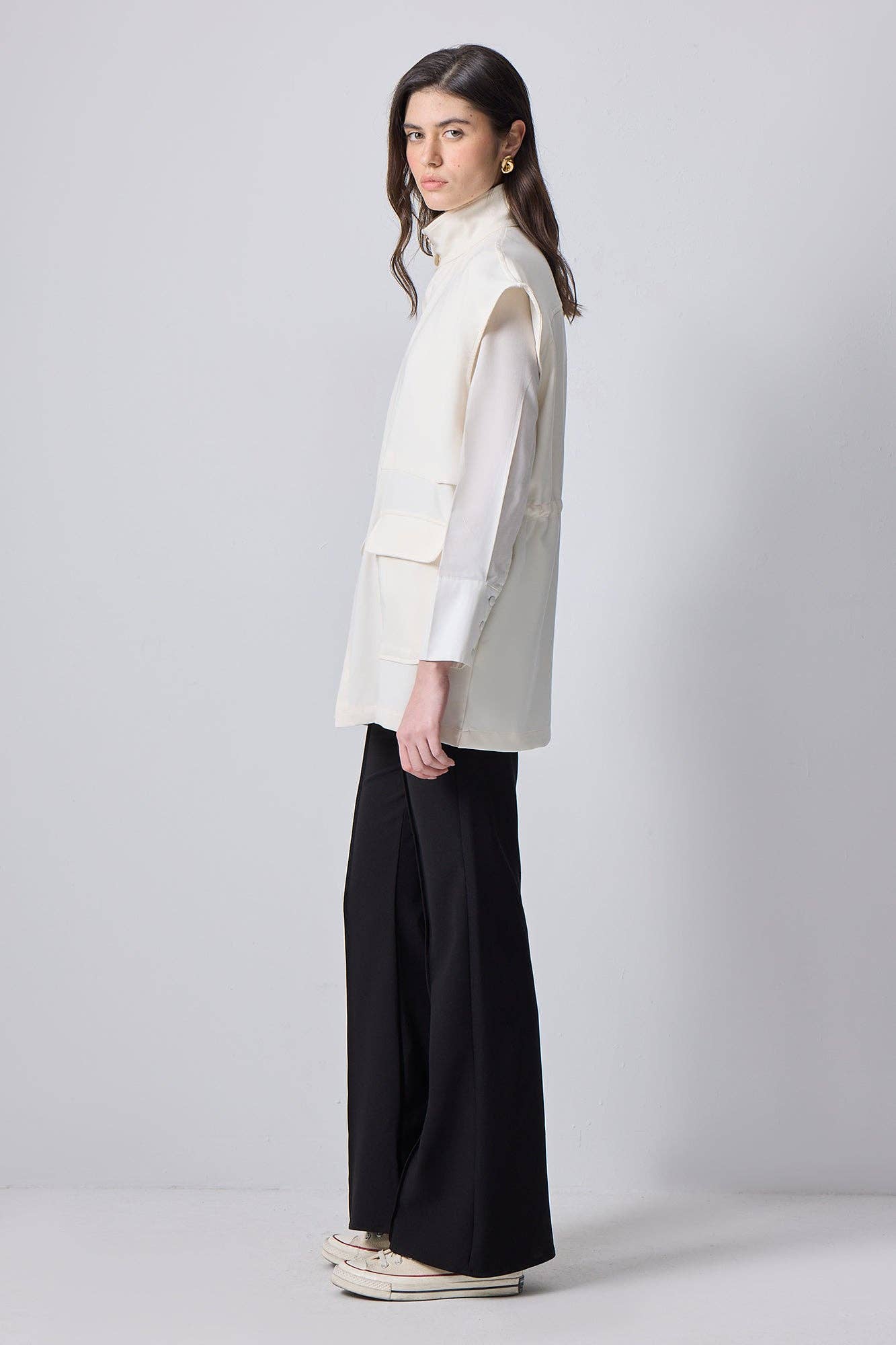 Ekru CREPE VEST WITH POCKETS for wholesale on Faire1