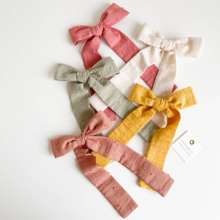 Noeud Longue Queue Dottie pour la vente par Chlea & Co.