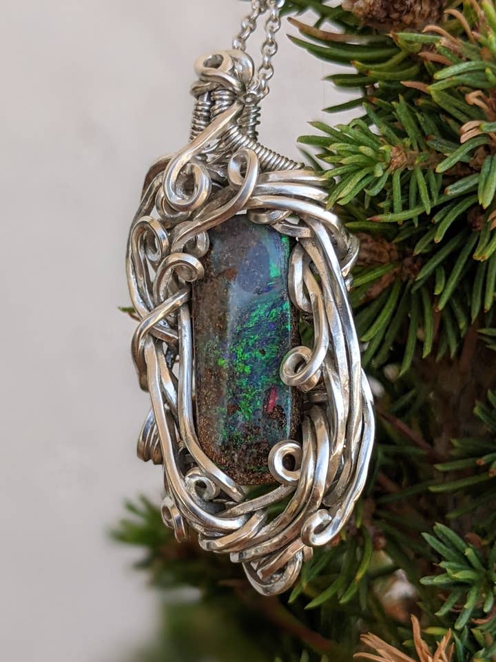 Ciondolo in argento sterling con opale Boulder per la vendita all'ingrosso da parte di Le Tourbillon Minéral