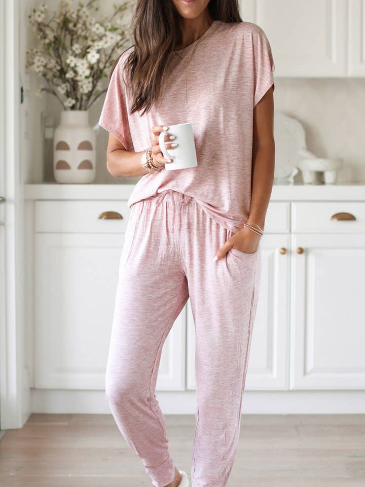 Set med kortärmad t-shirt och mjukisbyxor för wholesale av Red Clover USA