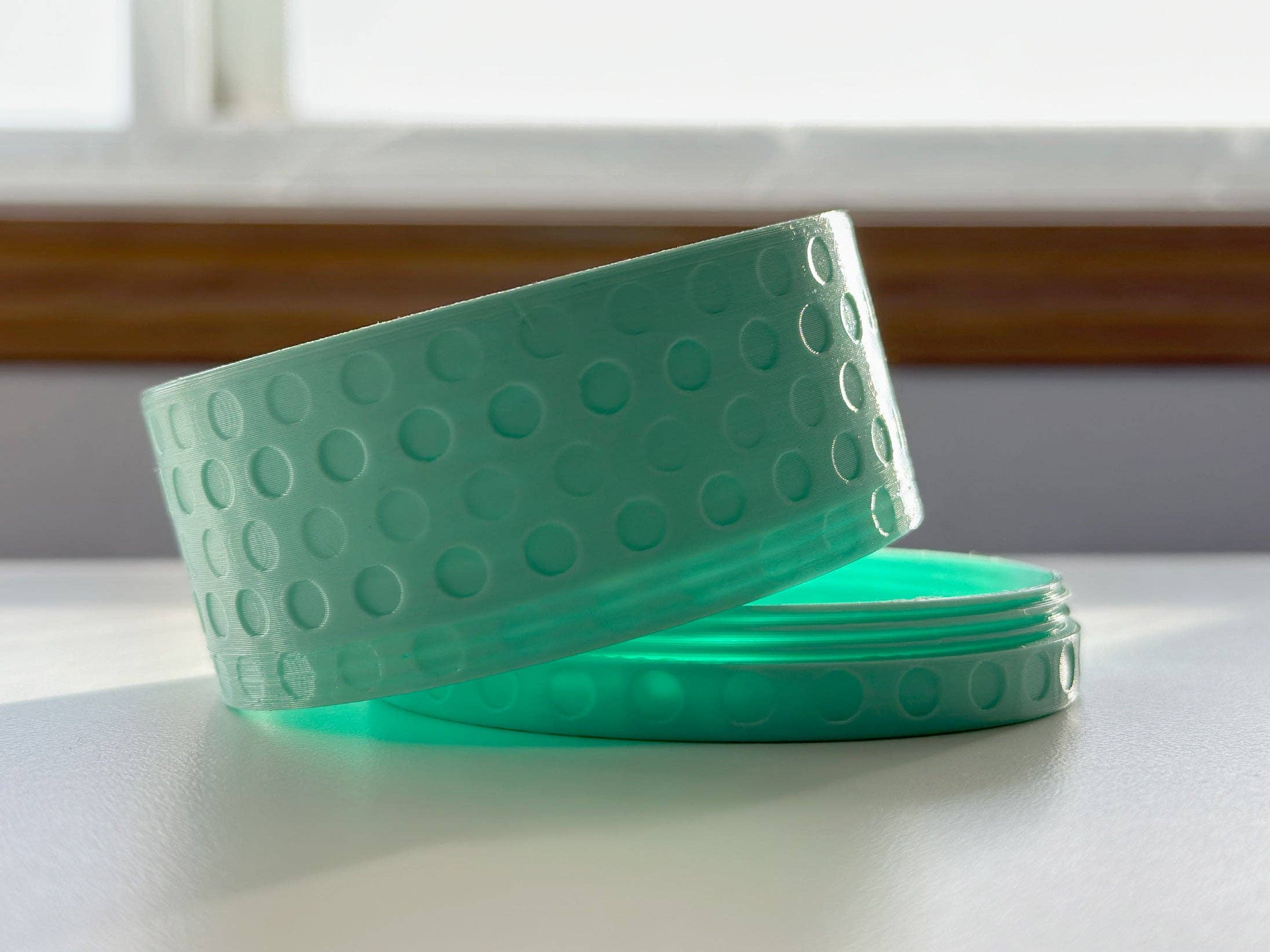 Printed Foundry – Großhandel Badeseifenschale – Reisetauglicher runder Shampoo-Riegelhalter mit Deckel, Seifenspender5