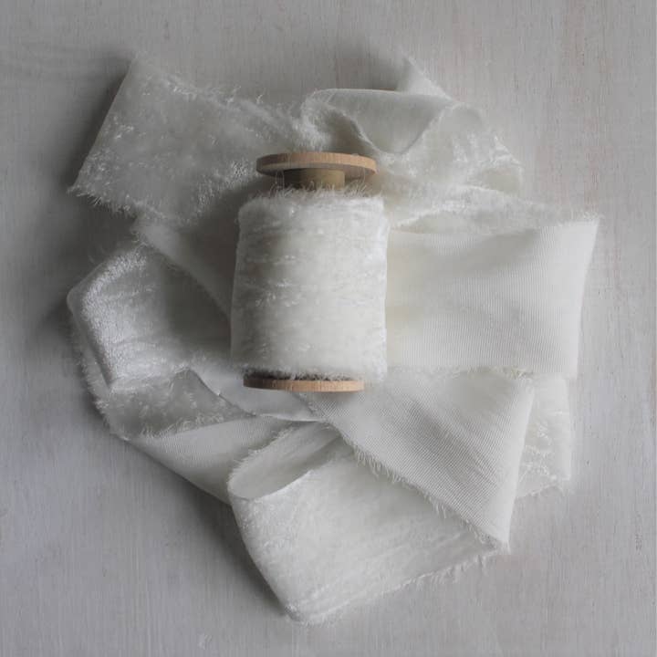 Cinta de terciopelo de seda BLANCA rasgada a mano para venta al por mayor de The Maple Den