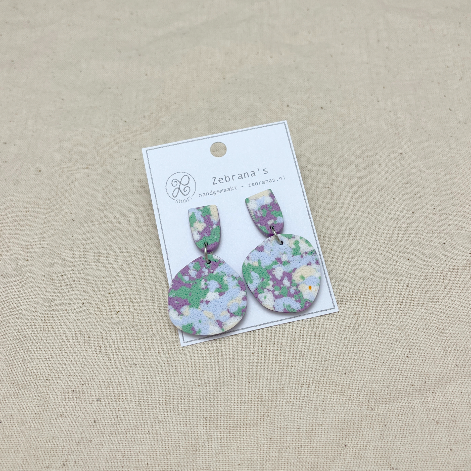 Zebrana’s - Vente Boucles d'oreilles pendantes - Boucles d'oreilles tendance en argile ronde biologique | violet, lilas0