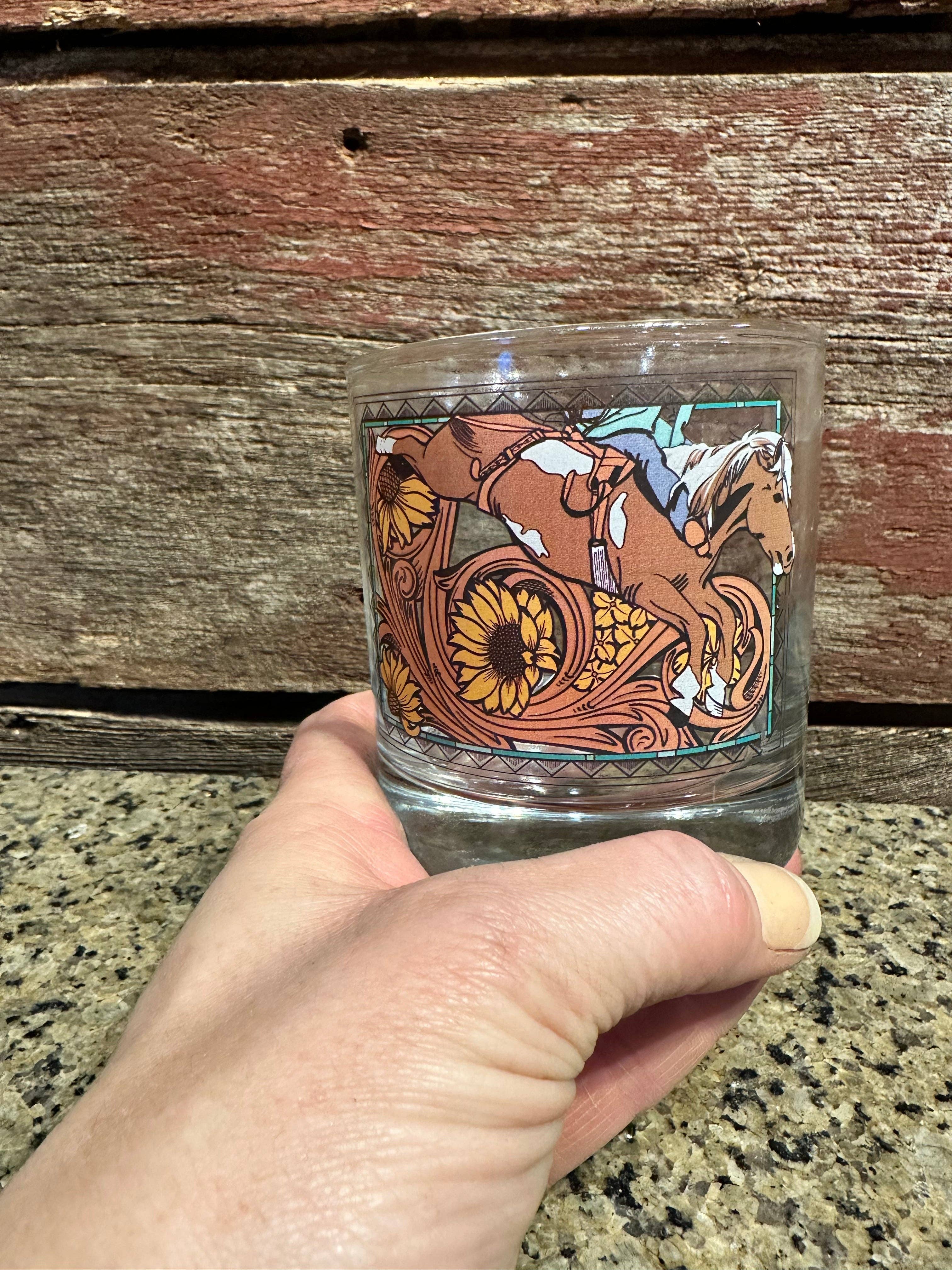 The Rodeo Rose - Vendita all'ingrosso Bicchieri da cocktail/superalcolici - Bicchiere On the Rocks con Cavallo Bareback e Motivo Rodeo Western da Cowgirl2