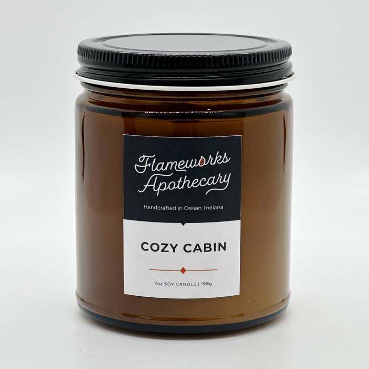 Mysig stuga 7 oz Amber Jar Wooden Wick ljus för wholesale av Flameworks Apothecary