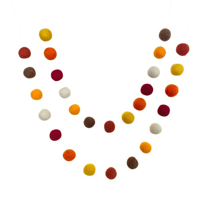 Guirlande de boules en feutre feuilles d'automne pour la vente par Sheep Farm Felt