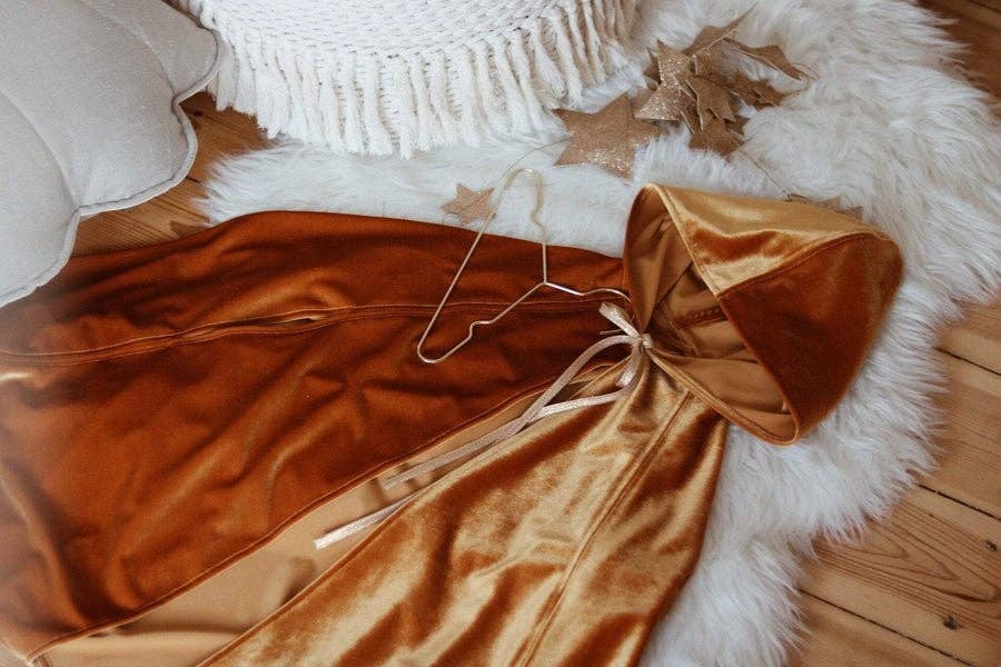 Moi Mili - Wholesale Cape - Kids - “Little Gold Riding Hood” Magic Cape4