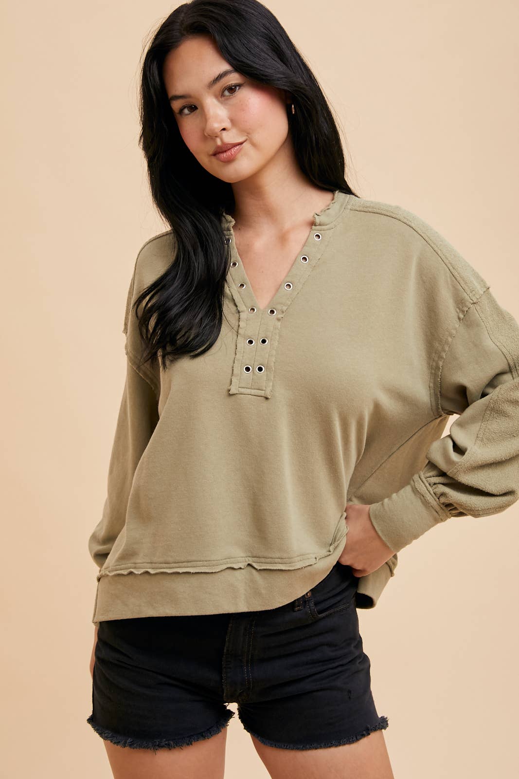 In Loom – Sweatshirt - Mulher por atacado – PULÔVER COM DETALHE DE ILHÓS2