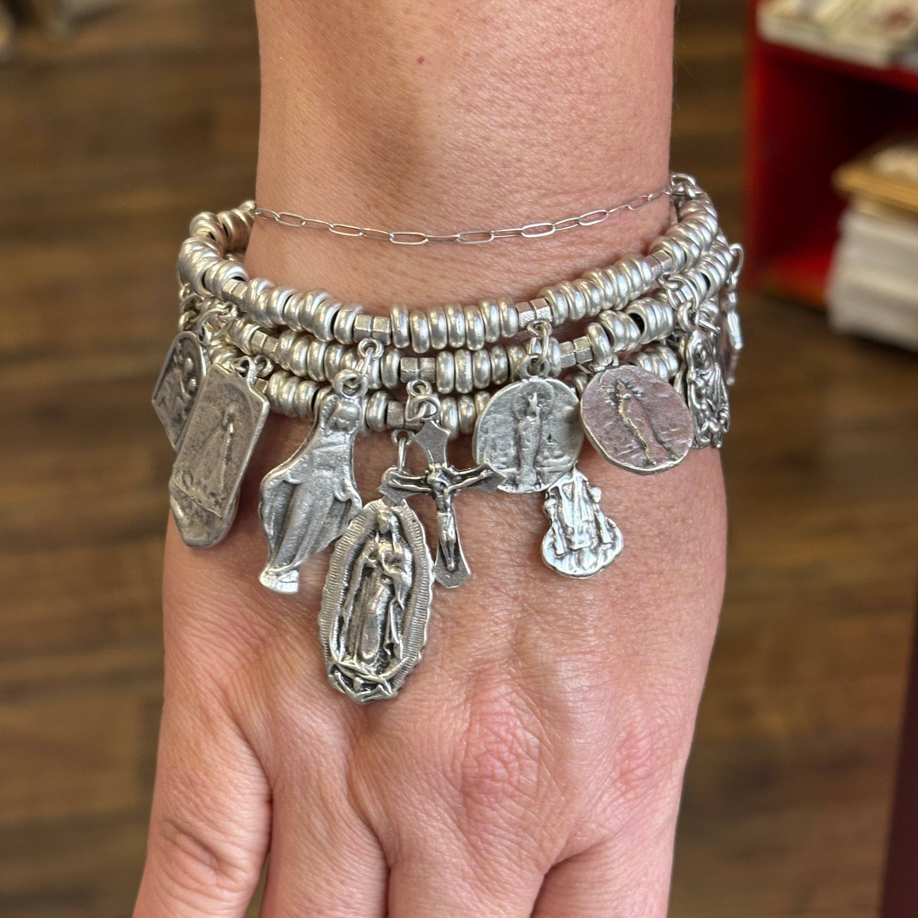 Love and Honor Jesus LLC - Wholesale Bedelarmbandje - Saint armband met 23 religieuze medailles3