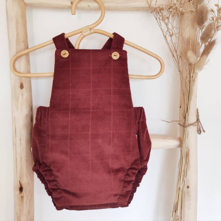 „Eden“ evolutiv baby bloomer jumpsuit i rutet fløjl for engroshandel hos Les p'tites Merveilles de Bérénice