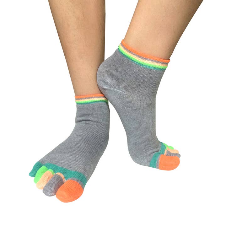 Wrapables.com - Wholesale Socks - Women's - Wrapables Colorful Five Toe Socks Set of 52