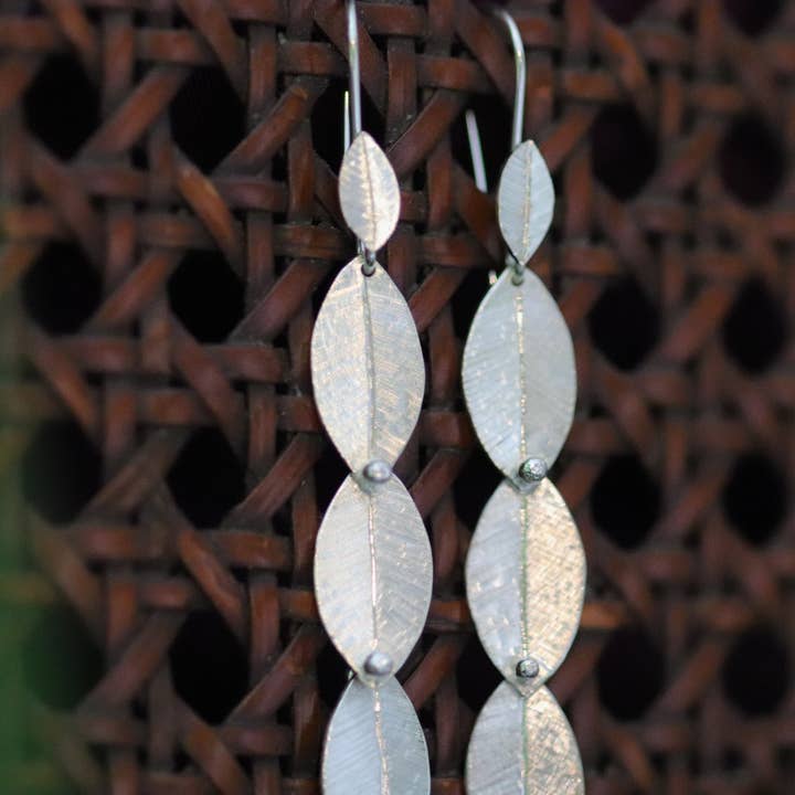 Boucles d'oreilles feuilles mortes en argent sterling pour la vente par Corner House Jewellery