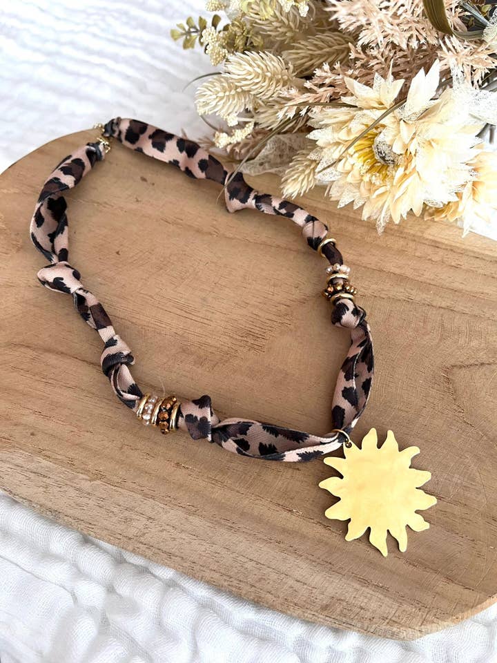 Collana ARNO - Tessuto Leopardo e Sole per la vendita all'ingrosso da parte di Innaya