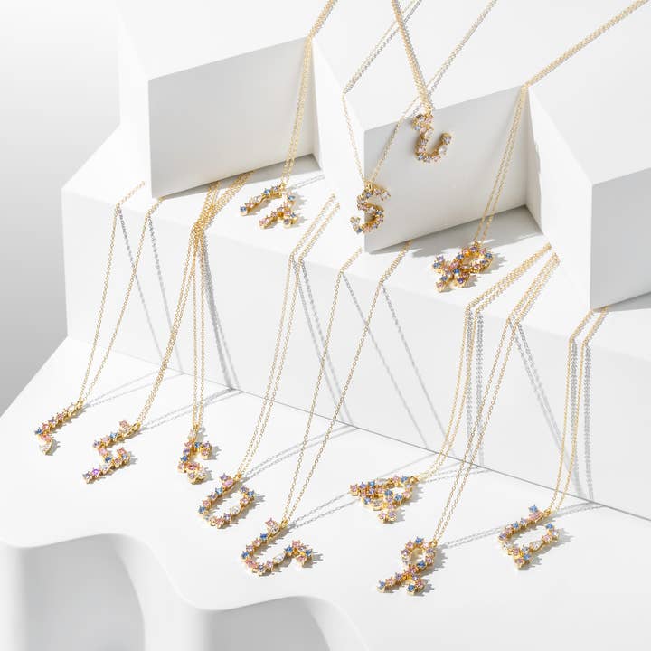 Collier pastel aux initiales arméniennes pour la vente par Anet’s Collection