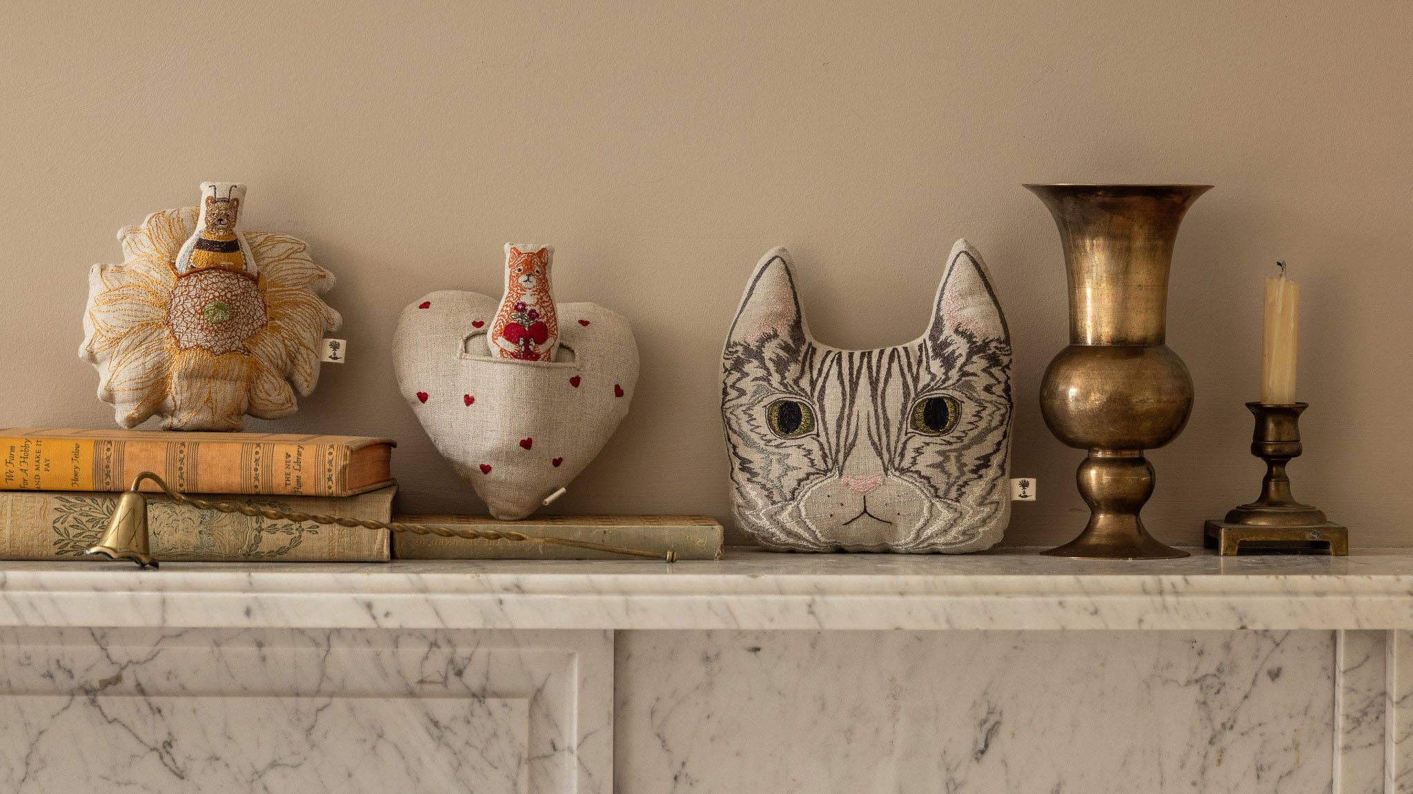 Coral & Tusk – wholesale Decorative tabletop object – Fox Heart Pocket Valentine5