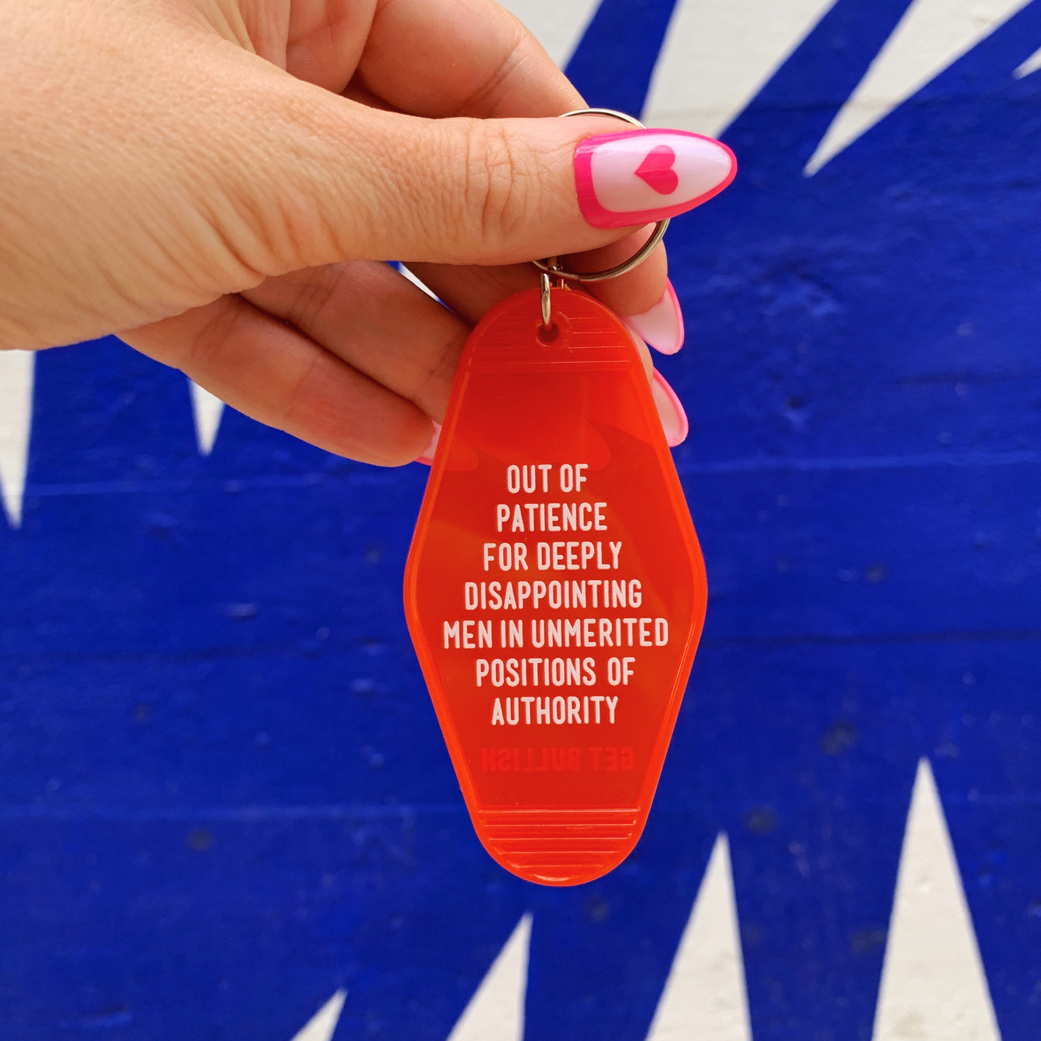 GetBullish – Porta-chaves - Mulher por atacado – Porta-chaves de Motel Feminista "Sem Paciência" em Vermelho4